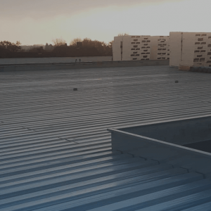 Dach płaski – blacha